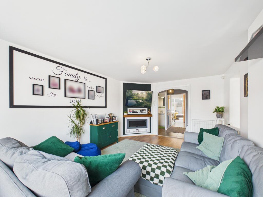 House in Newport, Cefn, Rogerstone - More