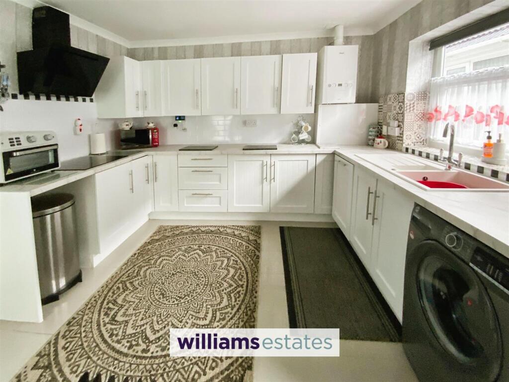 Beverley Drive, Prestatyn, LL19 photo 2