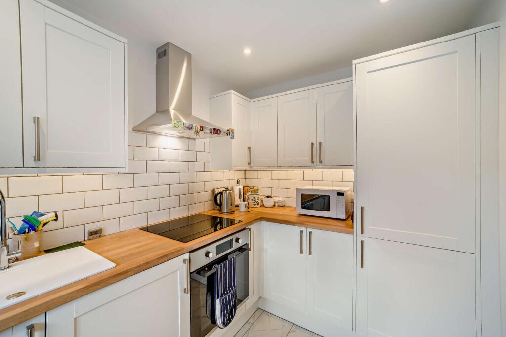 London Road, Cirencester, Gloucestershire, GL7 photo 3