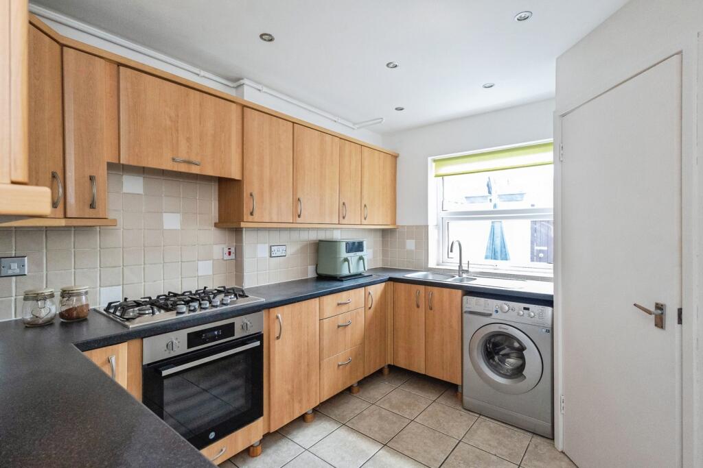 House in Tameside, Greater Manchester - More