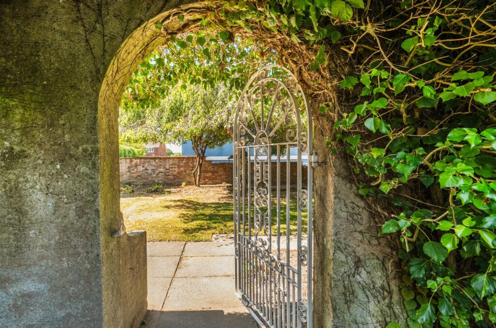Main image of property: Cambridge Gardens, Cambridge House Cambridge Gardens, TN2