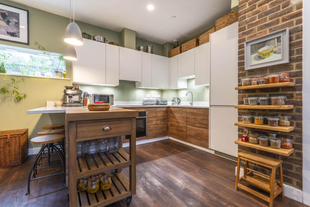 Main image of property: Phoenix Yard, Tunbridge Wells (no chain)
