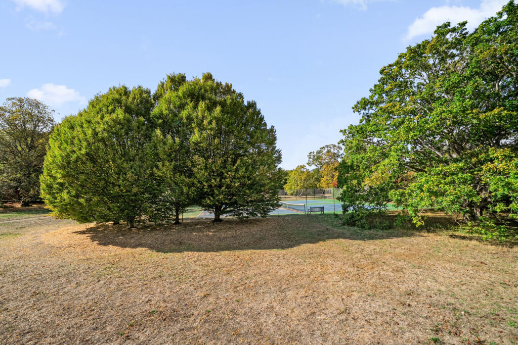 Apartment in Woking, Surrey - View 3