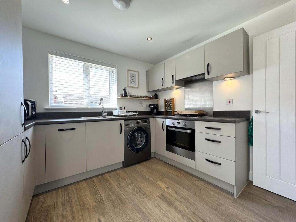 Roman Drive, Tatenhill, Burton-on-Trent, DE13 photo 2