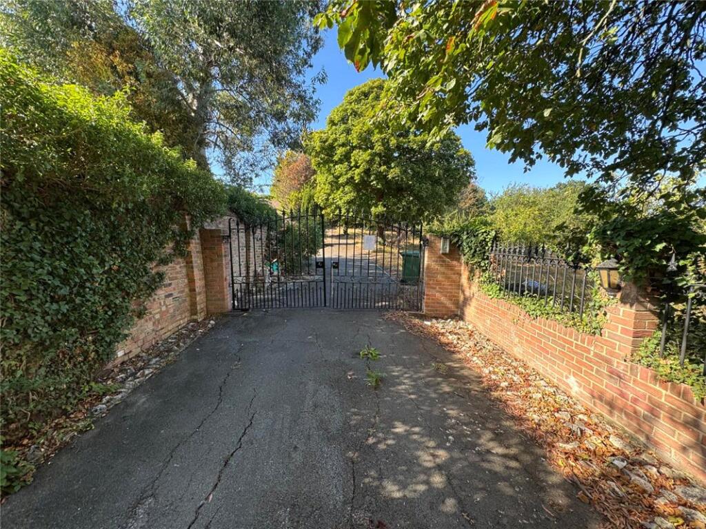 House in Bromley - View 4