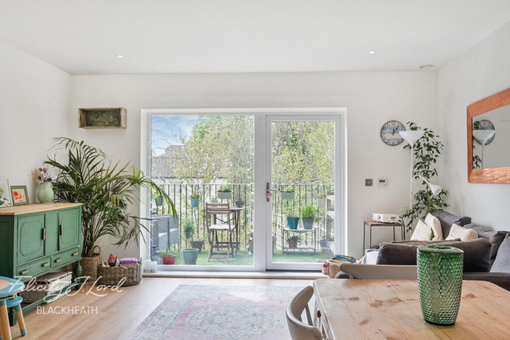 2-bed flat on Brumwell Avenue, Woolwich, £450,000