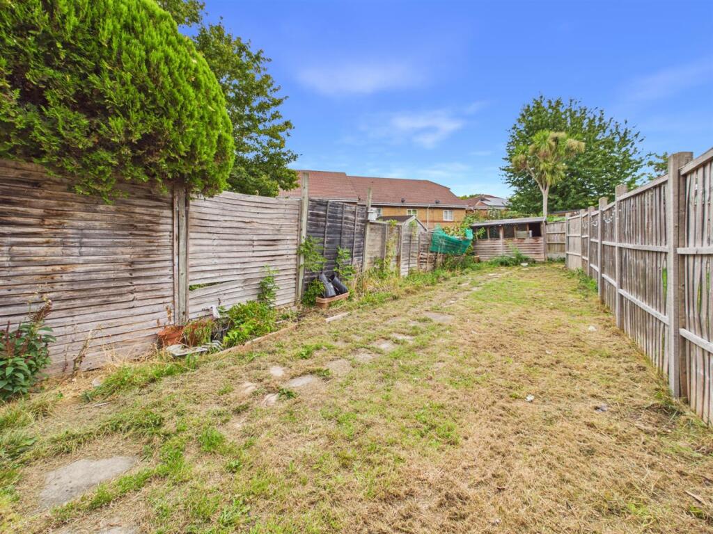 House in Sutton - View 3