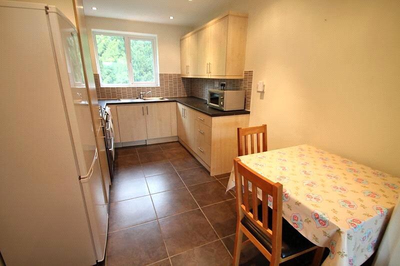 Apartment in Reigate and Banstead, Reffles Bridge, Earlswood - View 3