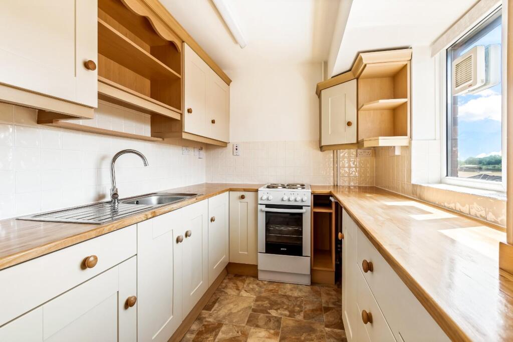 Knights Lane, Tiddington, Stratford-Upon-Avon photo 4