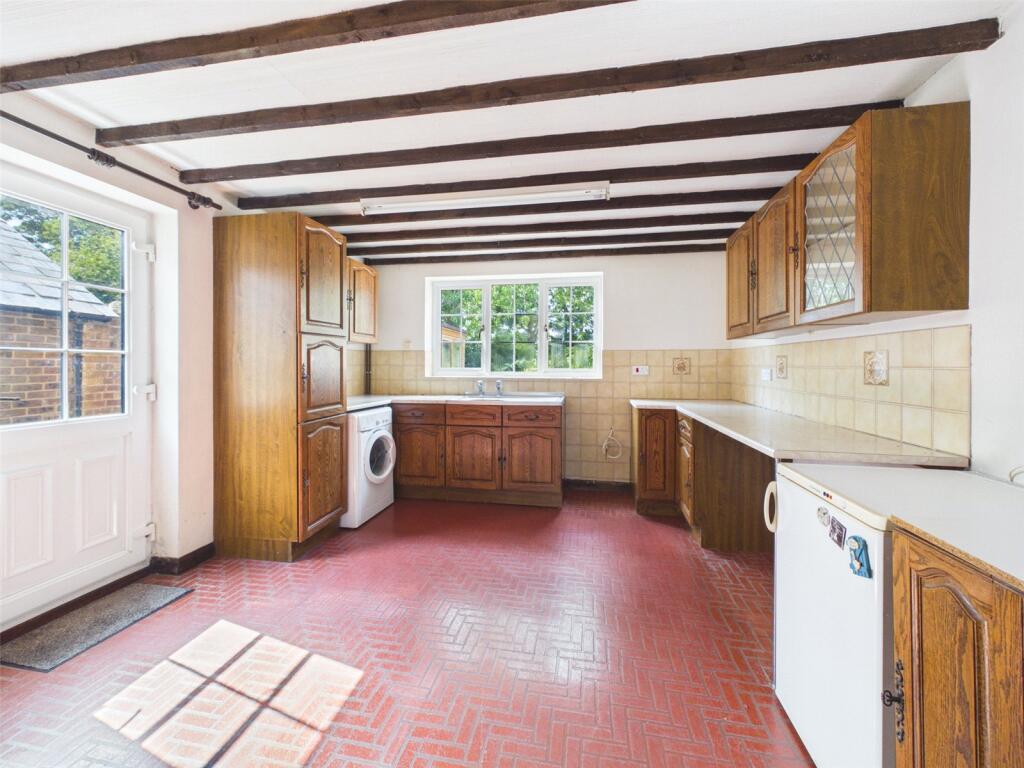 House in Bledlow Ridge, Rout's Green, Bledlow-cum-Saunderton - View 4