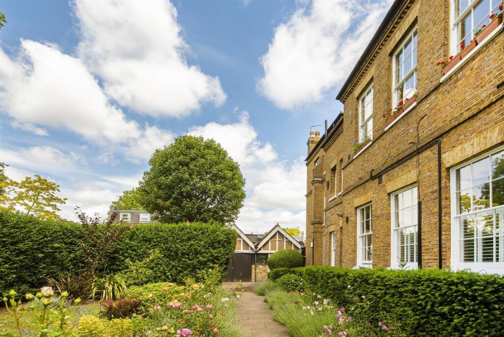 Main image of property: Ealing Court Mansions, Ealing, W5