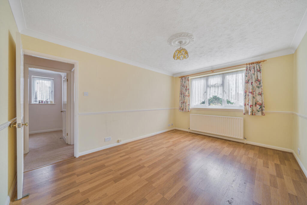 Linden Way, Shepperton, TW17 photo 3