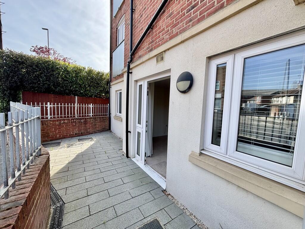 Macaulay Road, Broadstone photo 2
