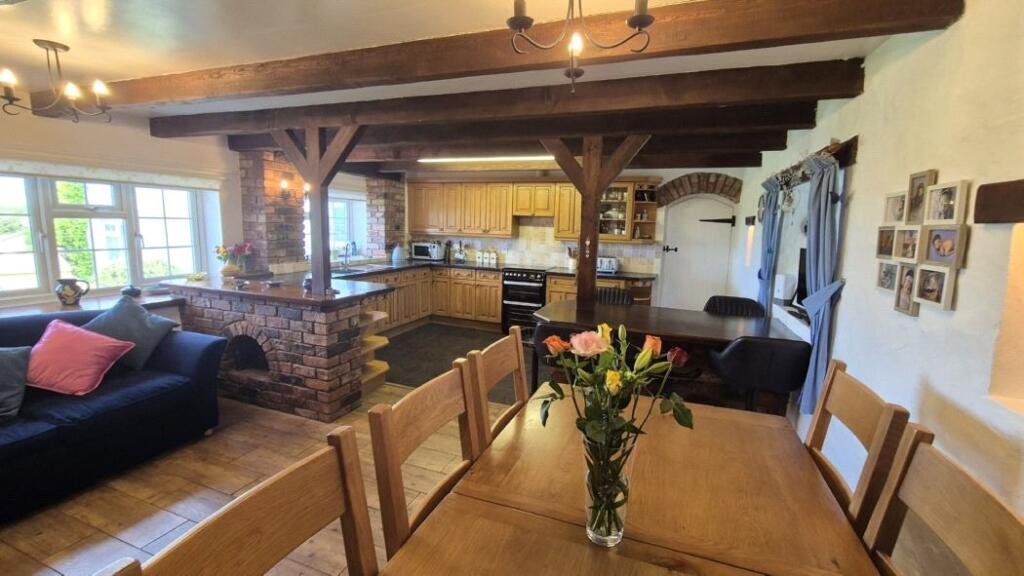 Bryn Farm & Erw'r Wennol, Caergeiliog, Anglesey, LL65 photo 4