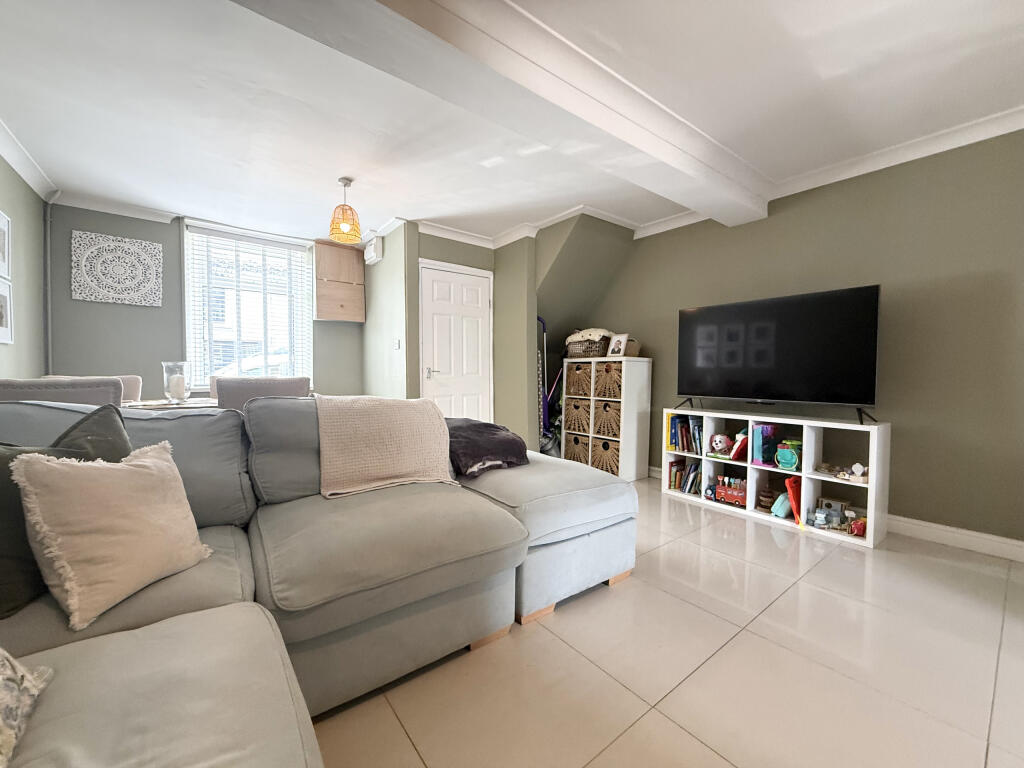 House in Mountain Ash, Cwmpennar - More