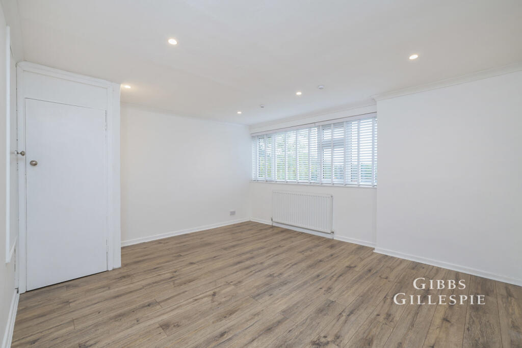 Apartment in Southall - More