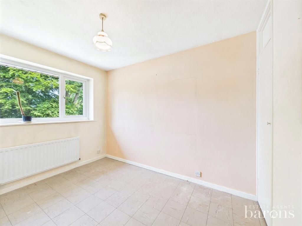 Bliss Close, Basingstoke, Hampshire, RG22 photo 5