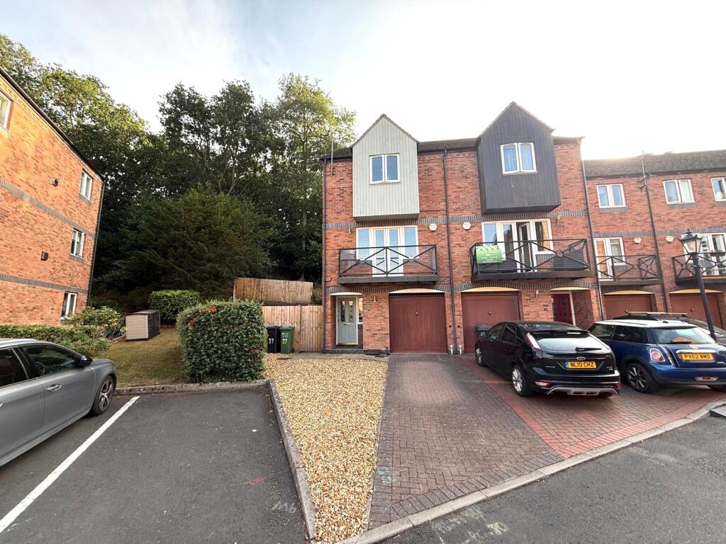 Main image of property: Round Hill Wharf, Kidderminster, DY11