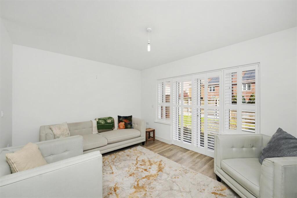 Chace Village Road, Enfield photo 2