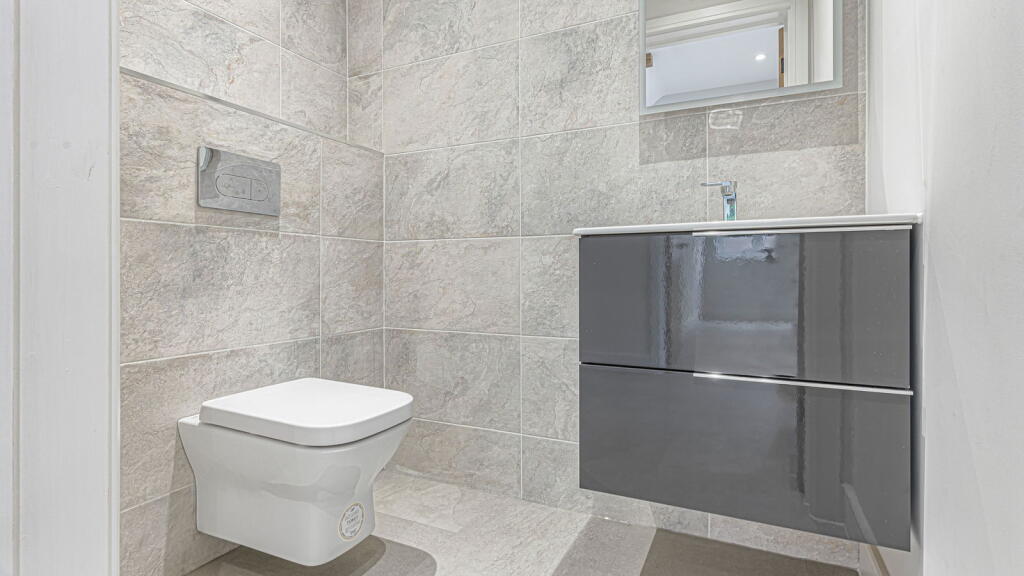 Additional image 12 of New Road, B47