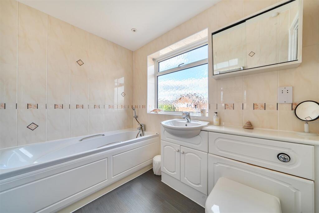 House in Bromley - More
