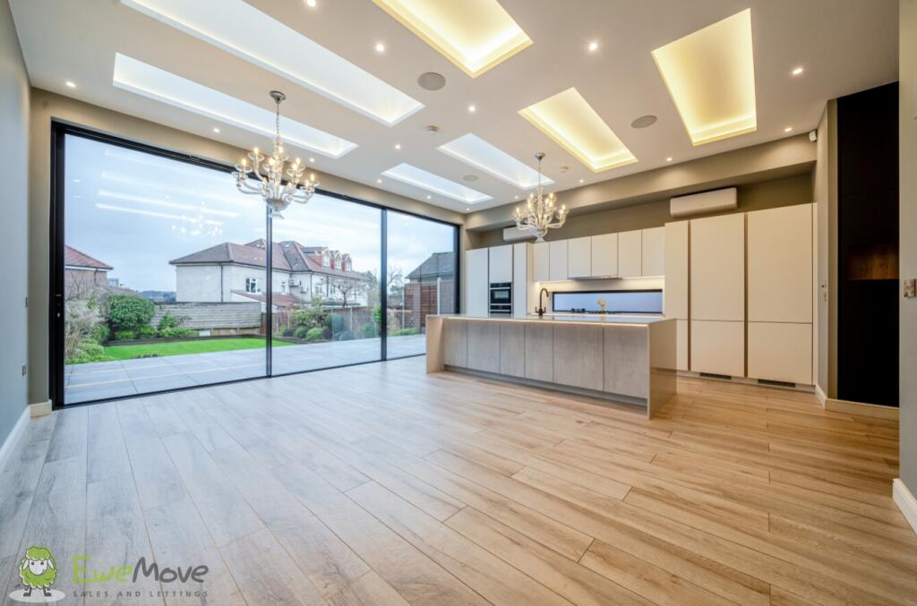 Main image of property: Cissbury Ring South, London, N12