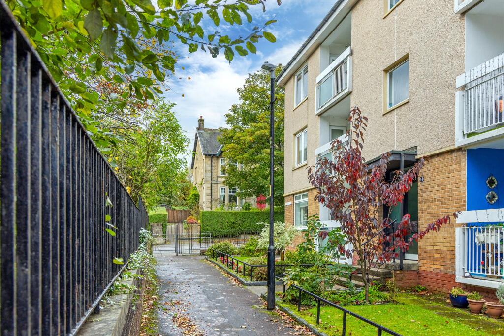 2-bed flat on Northland Drive, Scotstoun, Glasgow, £119,000