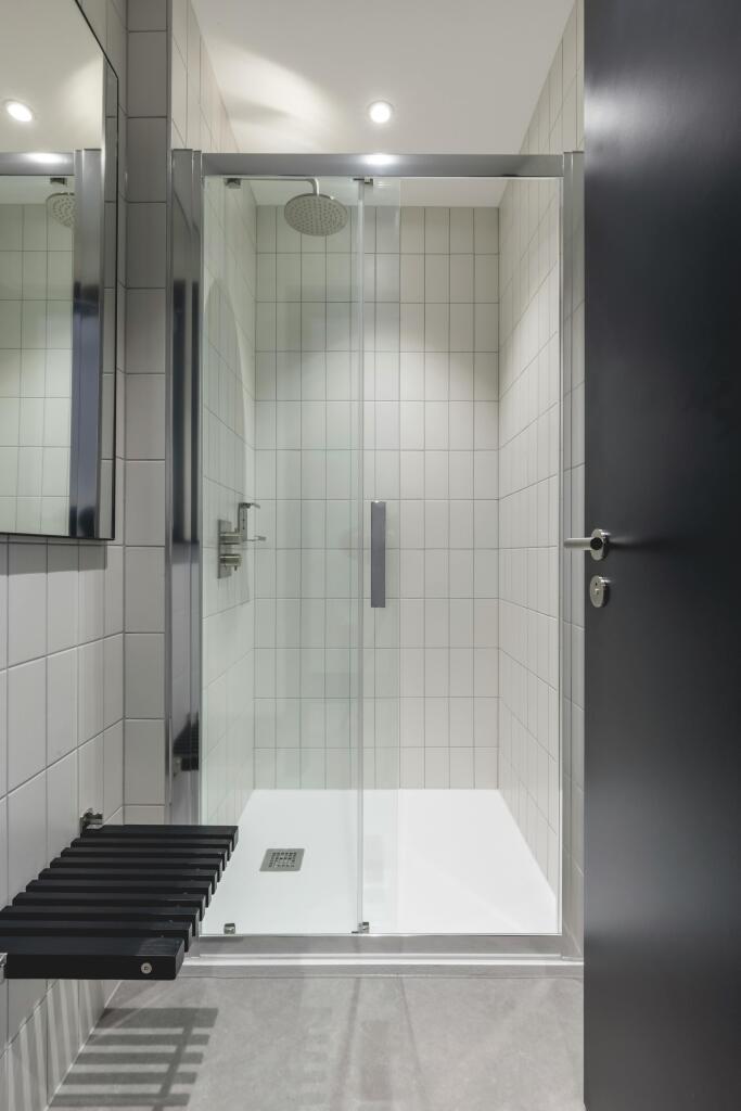 210 Pentonville showers.jpg