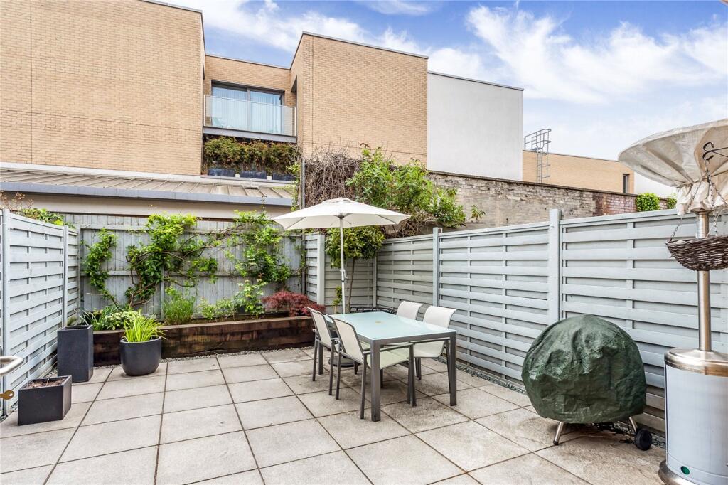 House in London - View 3