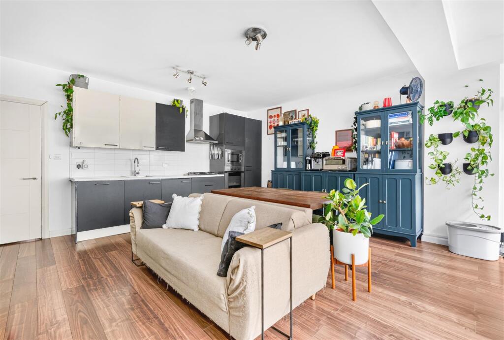 Apartment in London - View 2