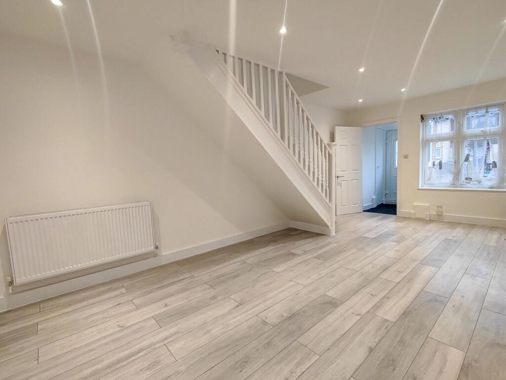 House in London, Lower Belvedere - View 5