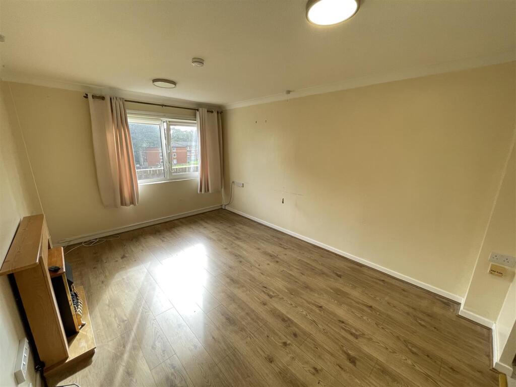 Apartment in Chester - More