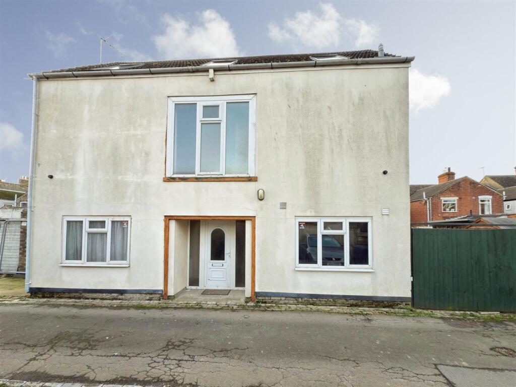 Main image of property: Cross Keys, Lowestoft, Suffolk, NR32