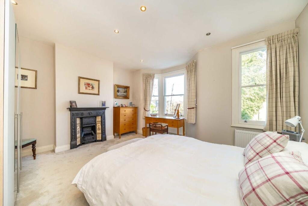 House in London - View 5