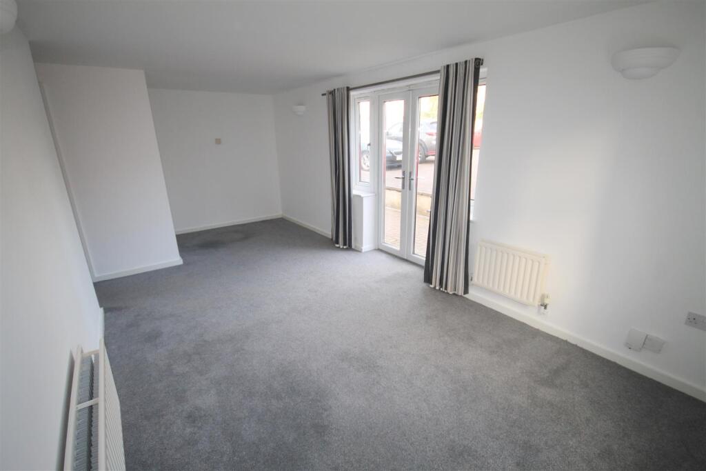 Apartment in Bristol, St George - View 4
