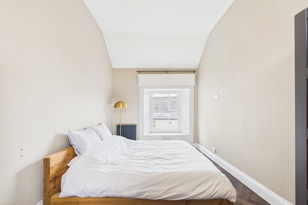 Flat 3, 5 St Johns Street, Keswick, Cumbria, CA12 5AP photo 4