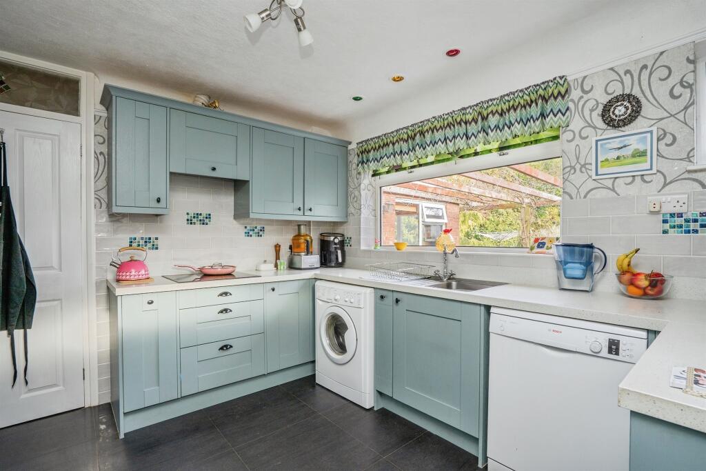 27 Lion Road photo 3
