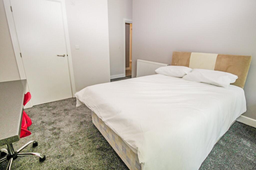6 bedroom detached house for rent