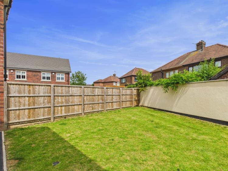 St. Georges Close, Upton, Pontefract photo 3