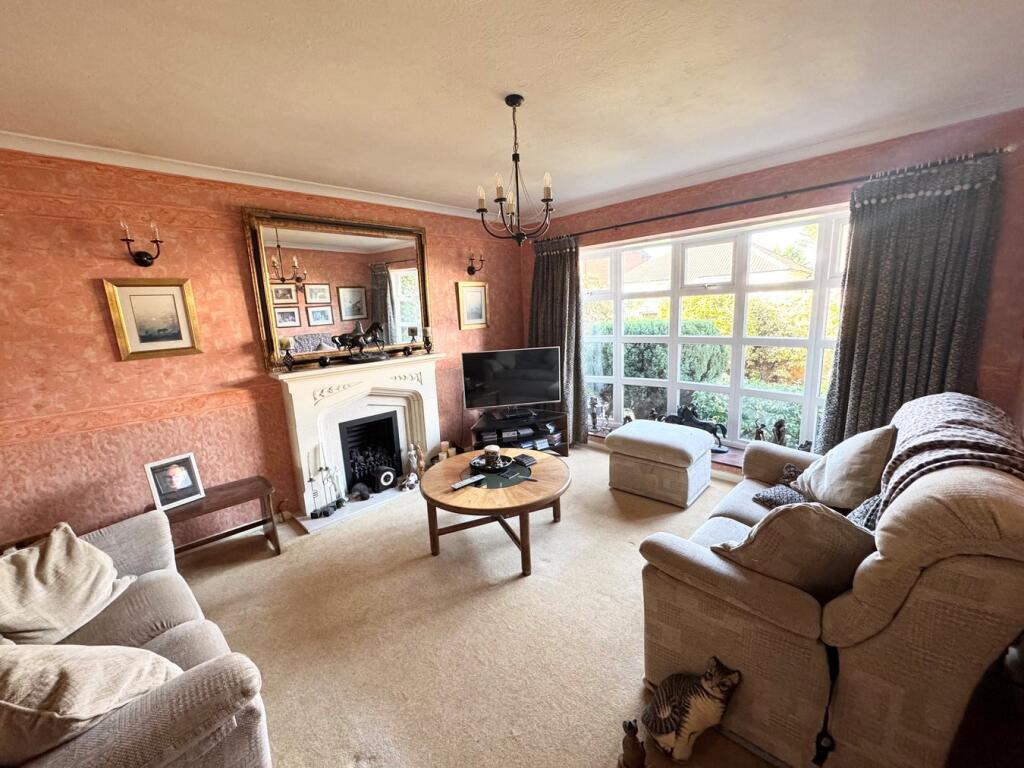 Parkhurst Road, Guildford, GU2 photo 3
