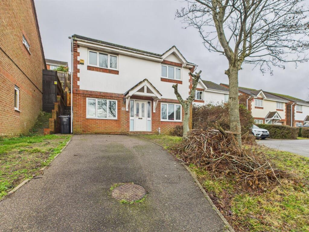4-bed house on Maple Leaf Close, Newhaven, £330,000