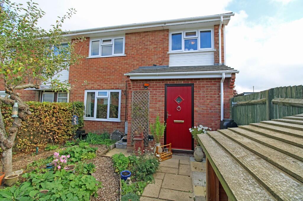 Main image of property: Poultons Close, Overton RG25