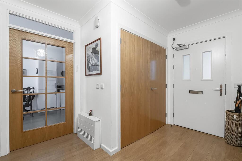 Apartment in Sutton - More