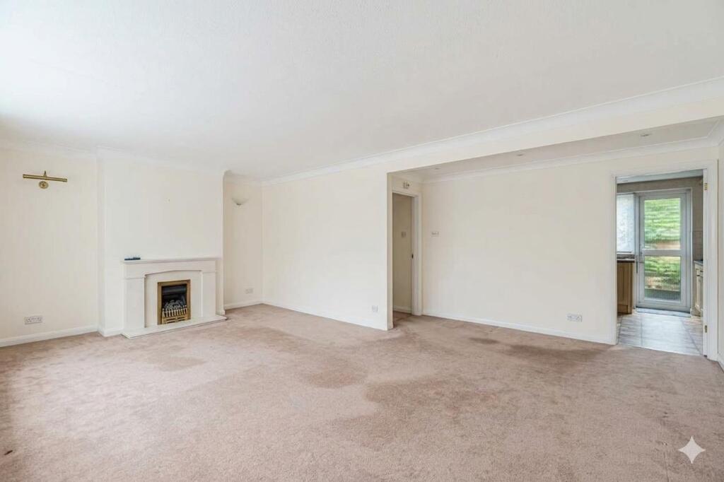 Apartment in Barnet, Cockfosters - View 2
