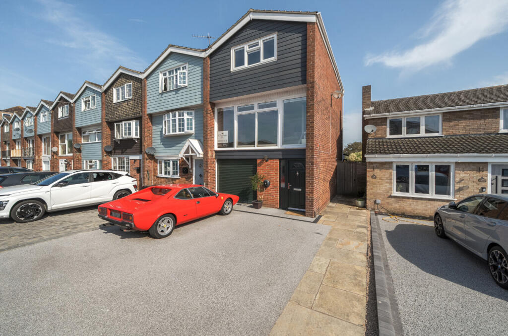 Main image of property: Gale Moor Avenue, Gosport, Hampshire, PO12