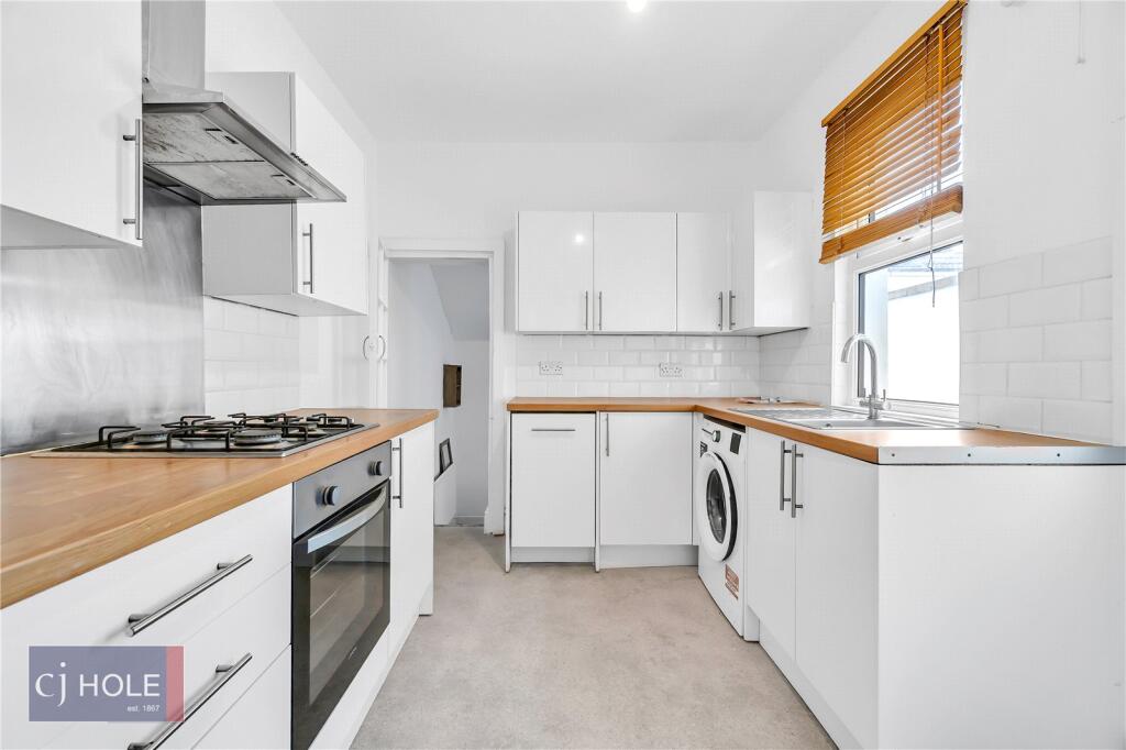 5 bedroom terraced house for rent