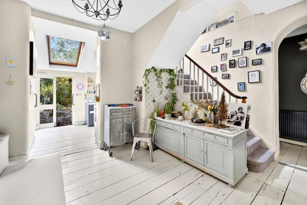 House in London - View 2