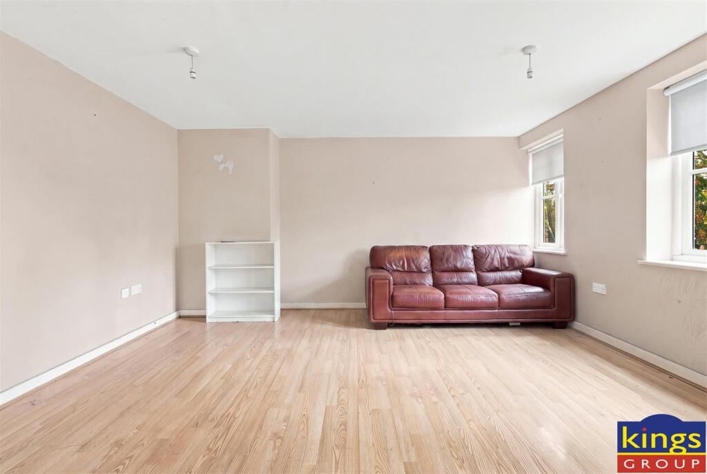 Apartment in London, Higham Hill - View 5