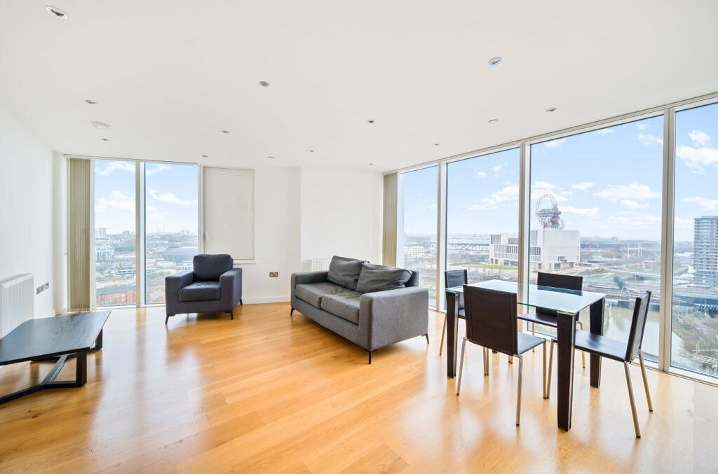 Main image of property: 158 High Street, London, E15