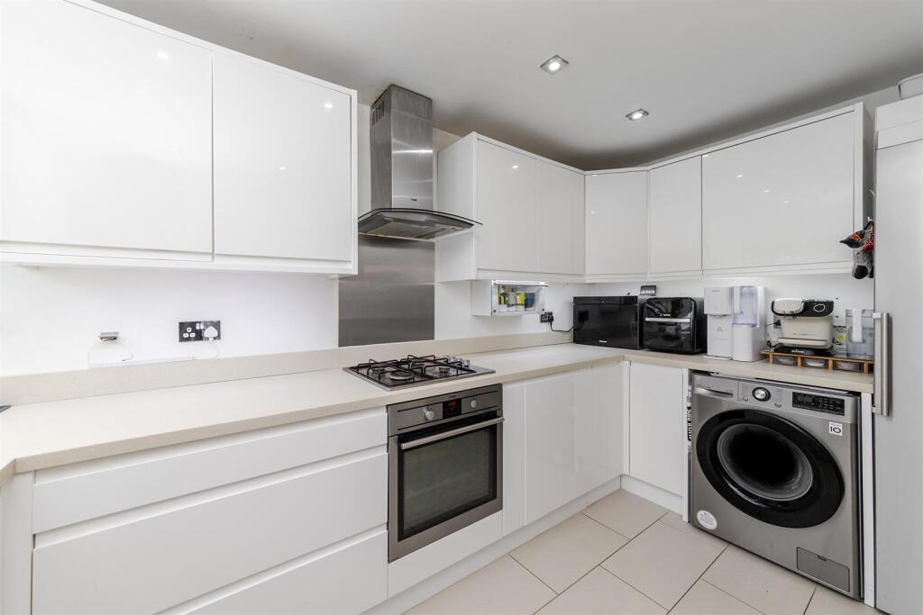 House in St Albans, Milehouse - More